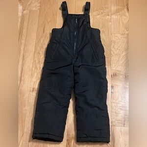 Oshkosh black insulated snow bib overalls/ kids size 5- great used condition